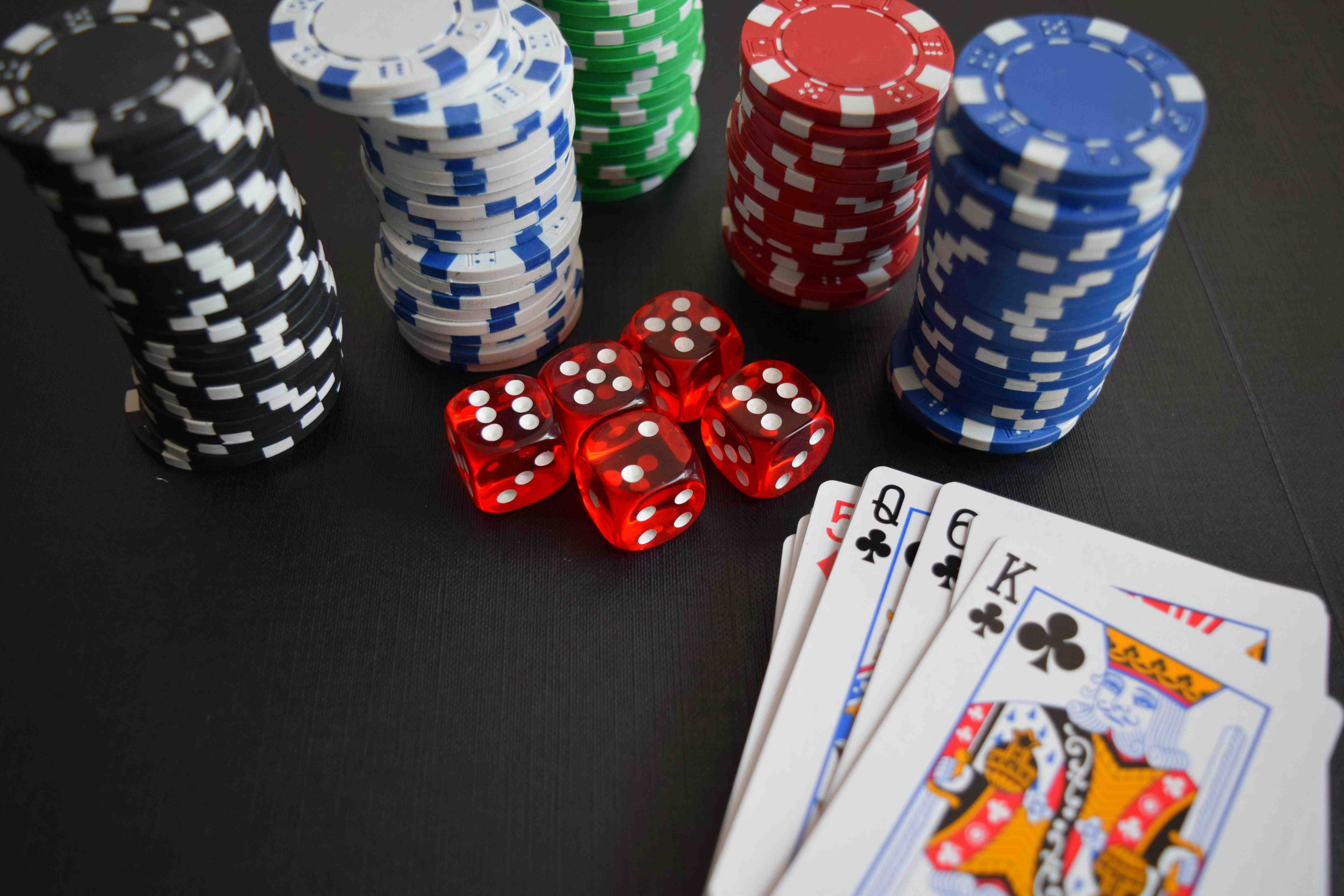 Pemain menikmati permainan sportsbook dan live casino di cuan169 melalui perangkat mobile